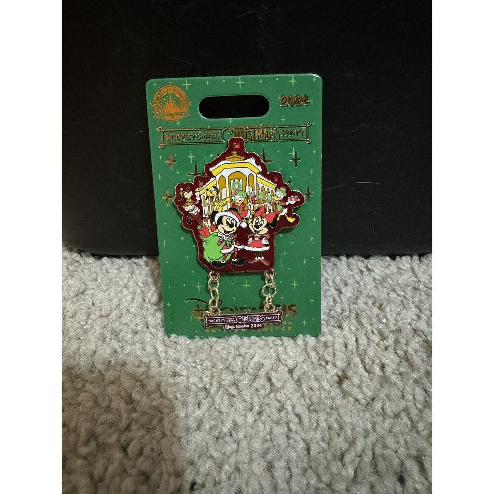 2024 Disney Mickey's Very Merry Christmas Party Pin Fab 6 Minnie Mickey LR Pluto